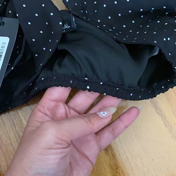 Nasty Gal Poka Dot Front Tie Crop Top - Picture 6 of 9